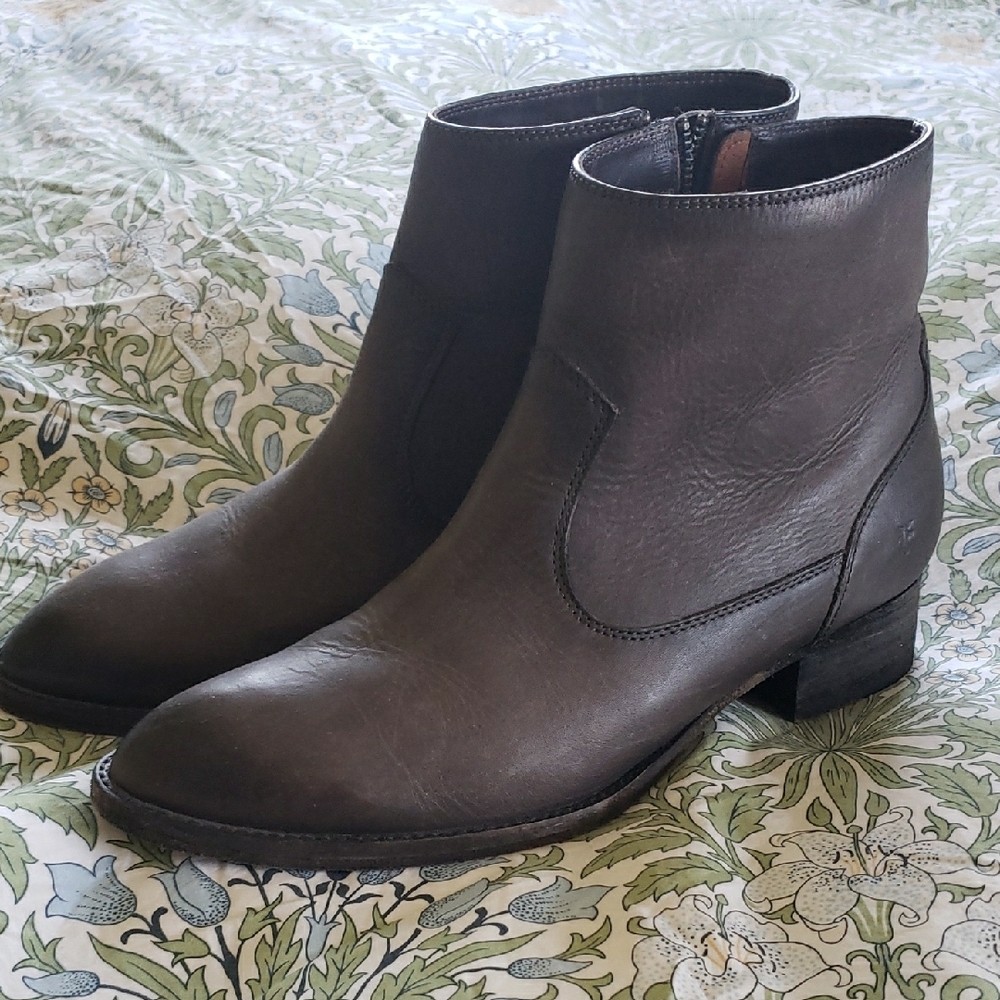 FRYE chelsea Brown Ankle Boots EUC